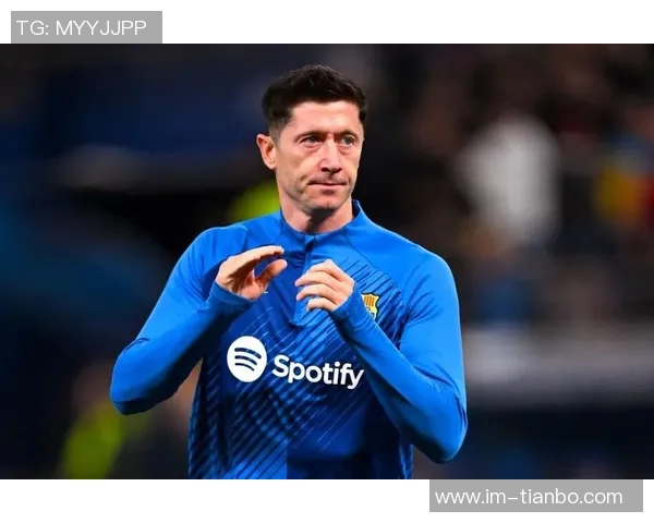 莱万在欧冠历史上为两队打入20球以上成为第四人彰显伟大成就